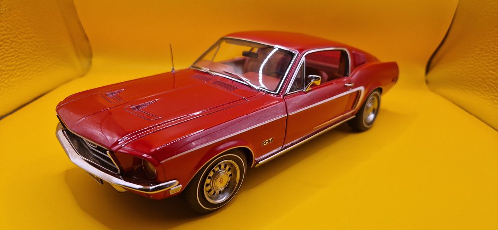 Ford mustang autoart millenium 1:18