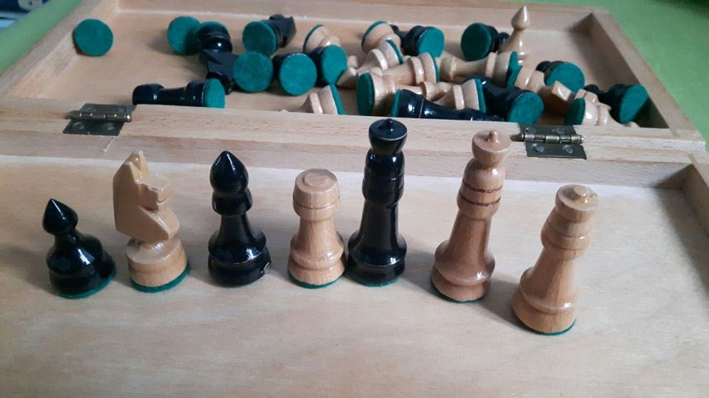 szachy drewniane