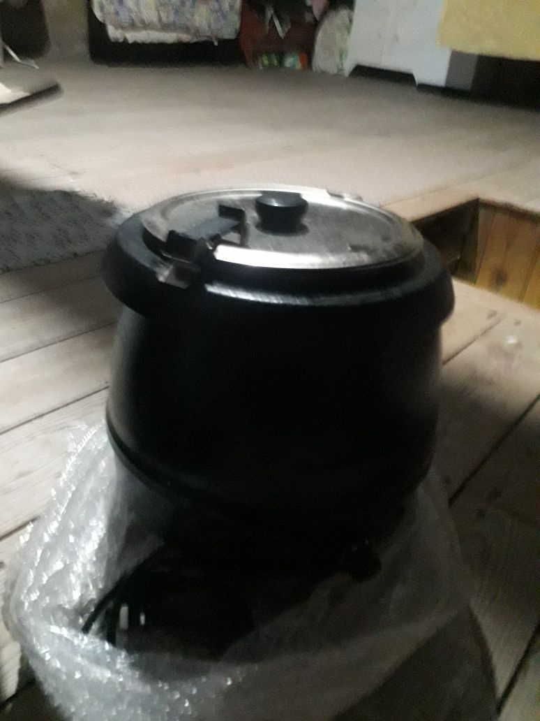 Panela de sopa com pouco uso