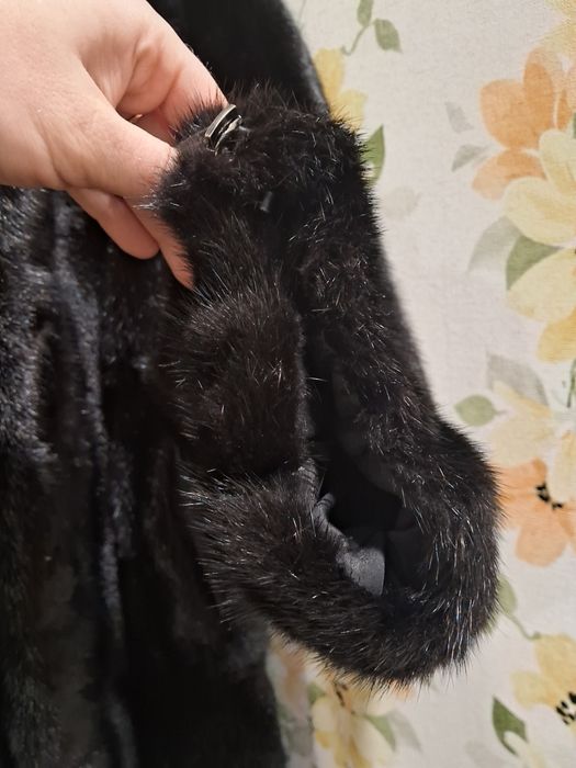 Продам шубу з хутра норки.