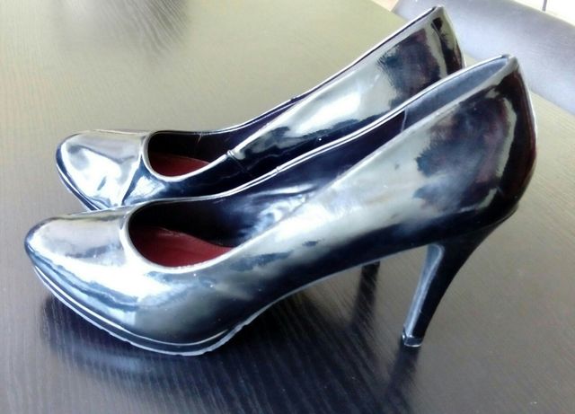 Стильные, женские лаковые туфли.Стелька 25-25,5 см, на среднюю полноту