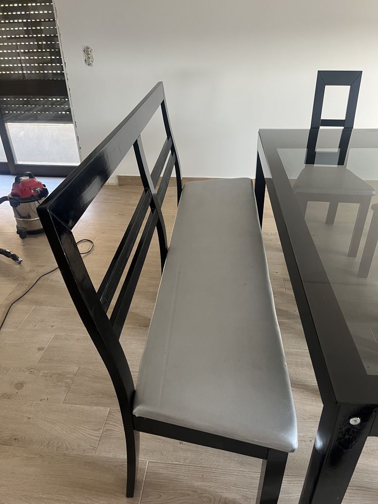 Conjunto de Mesa + 4 Cadeiras + 1 Banco