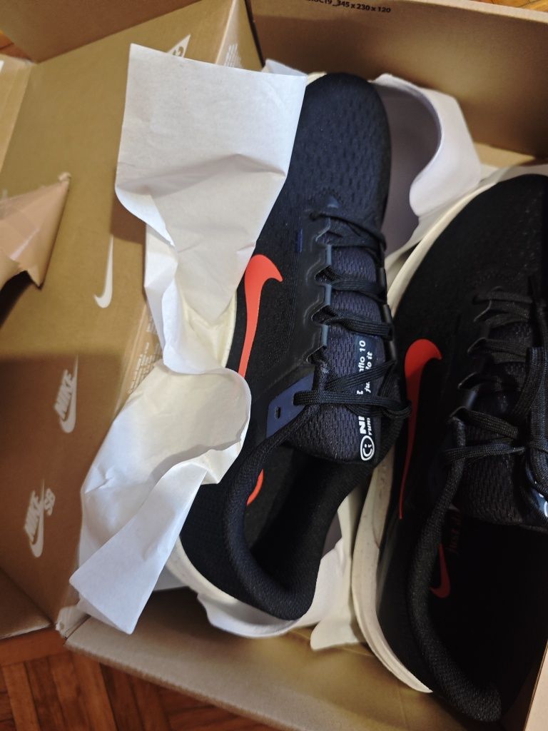 Ténis Nike Winflo 10 - Tam. 44 - Preto Vermelho