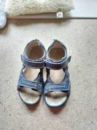 Продам детские сандали Clibee