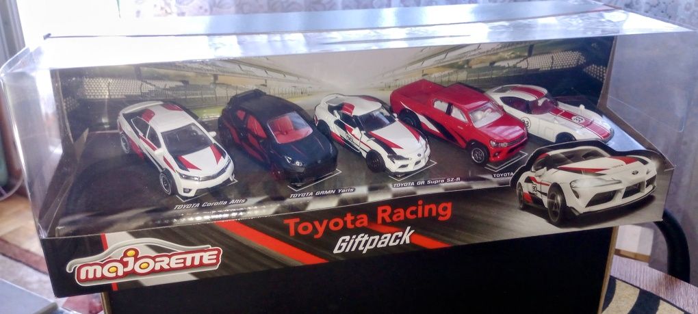 Zestaw modeli Majorette Toyota Racing Giftpack 5 modeli Nowe