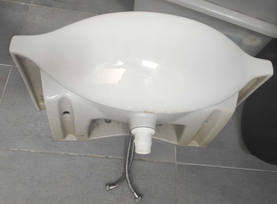 Torneira roca victoria e lavatório