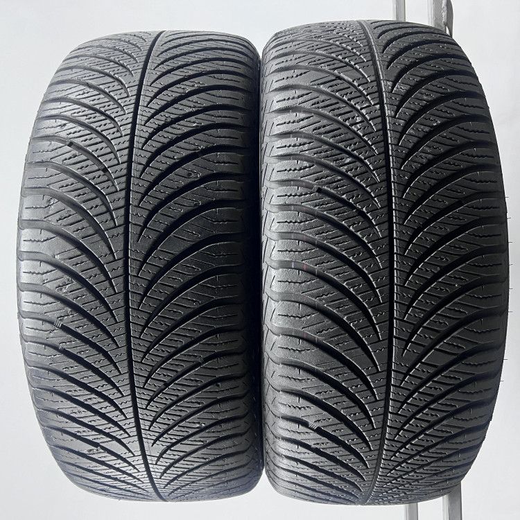 2шт бу всесезон 215/50/R17 6,3мм 2020р Goodyear Vector 4 Seasons