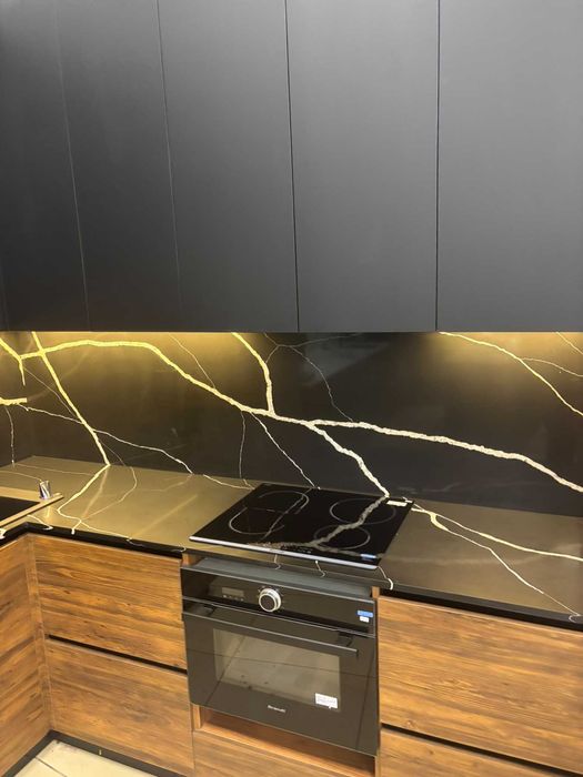 Кухня  хорошего качества. Выставочный образец.