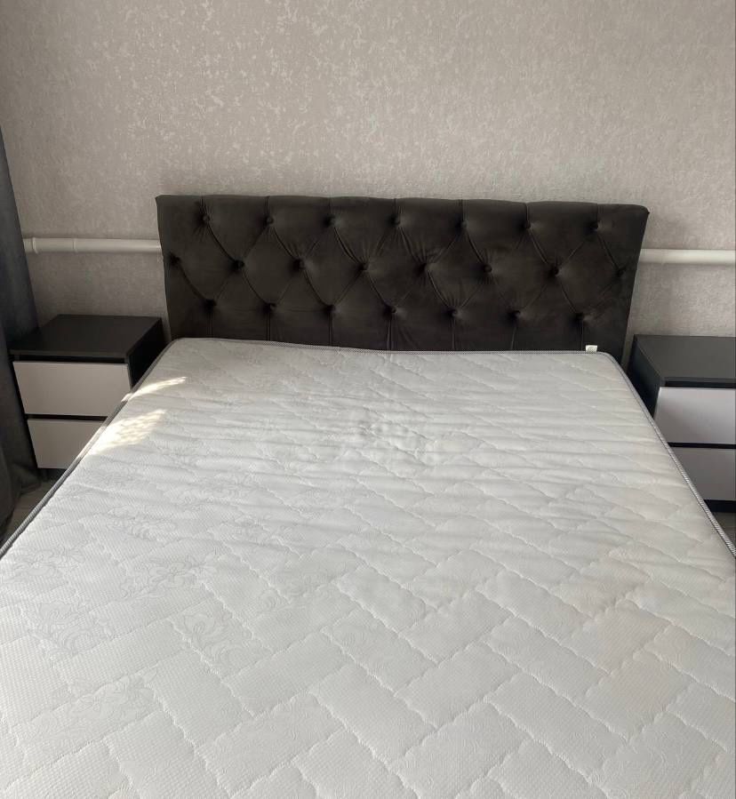 Продам ліжко 200х160 з матрацом.