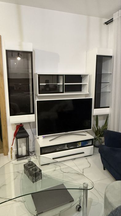 Wiszace witryny z szafka rtv