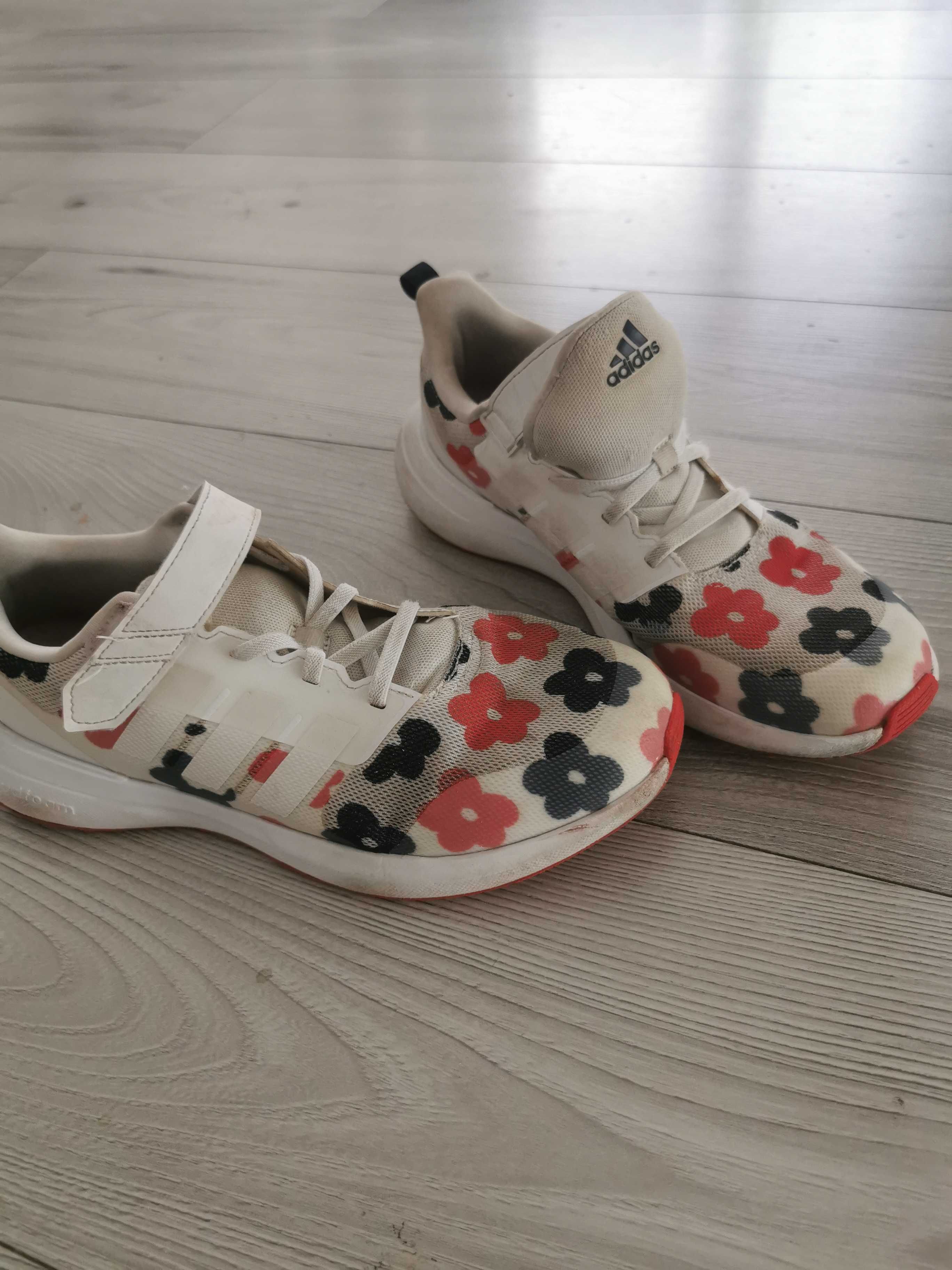 Buty  Adidas r.39  1/3