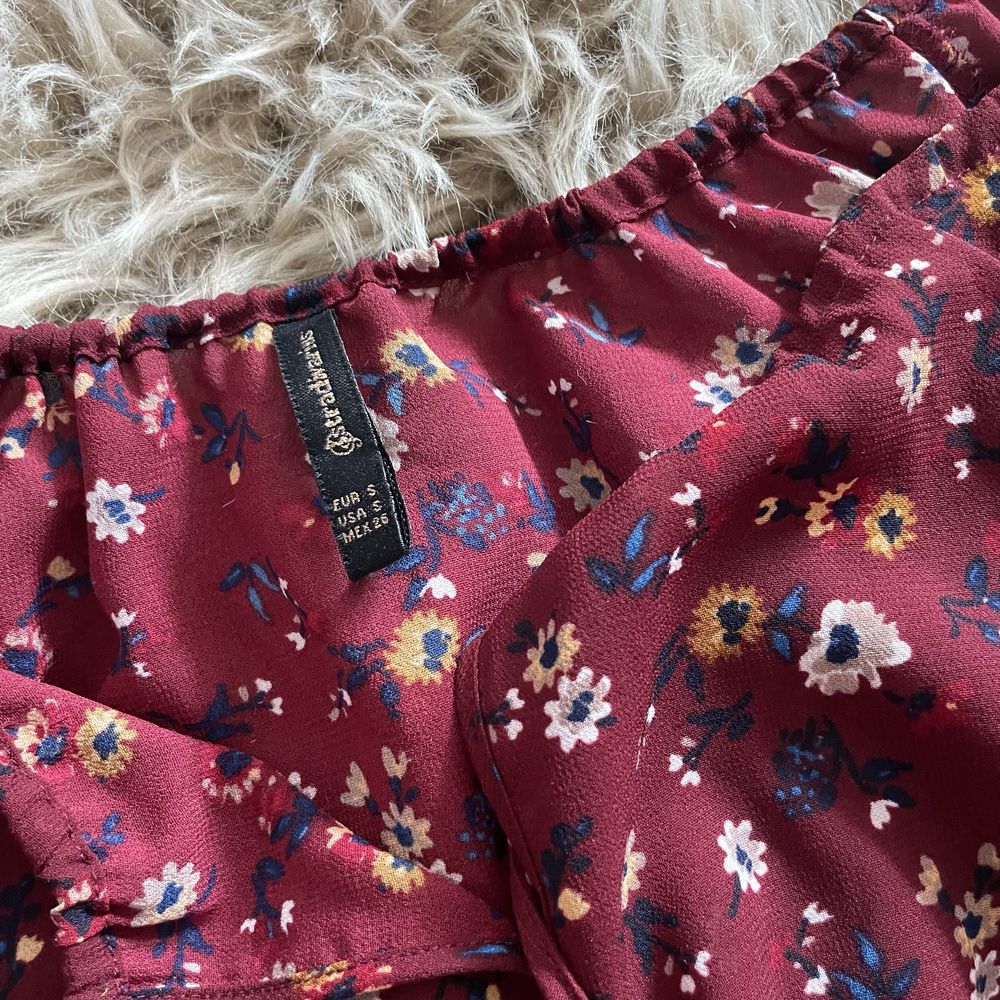 Stradivarius bordowa bluzka w kwiaty S