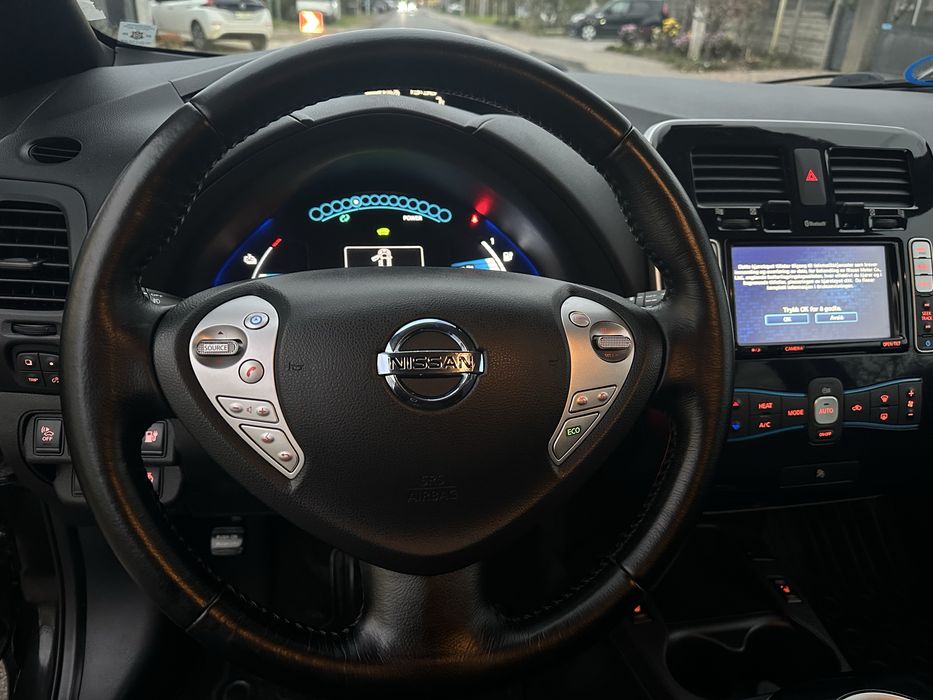 Продам Nissan Leaf