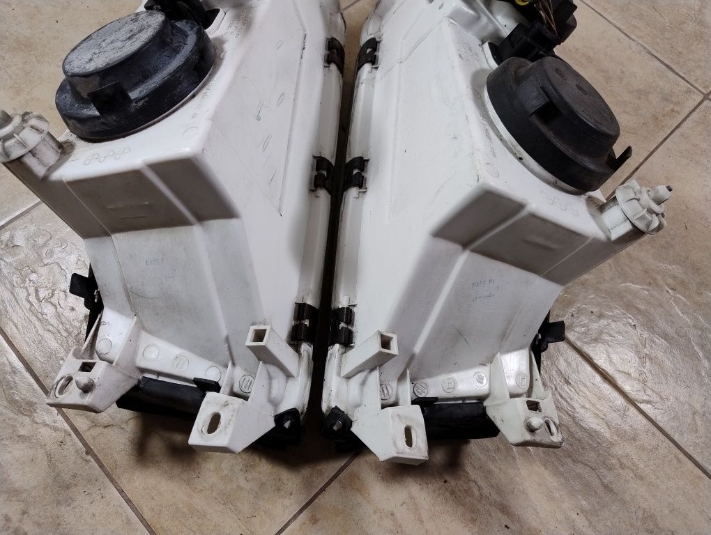 Skoda Octavia 1 lampa reflektor prawy lewy komplet przód Europa