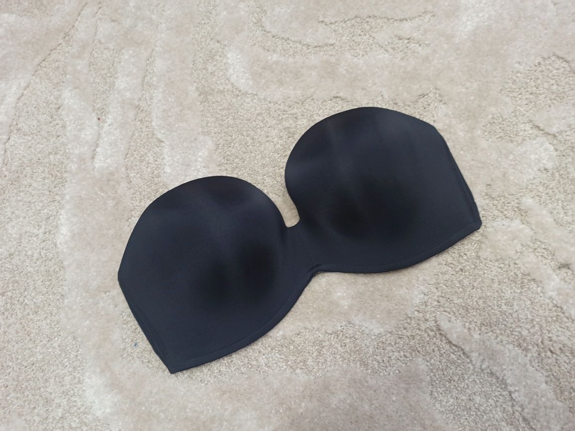 85F czarny gładki samonośny strapless wonderbra