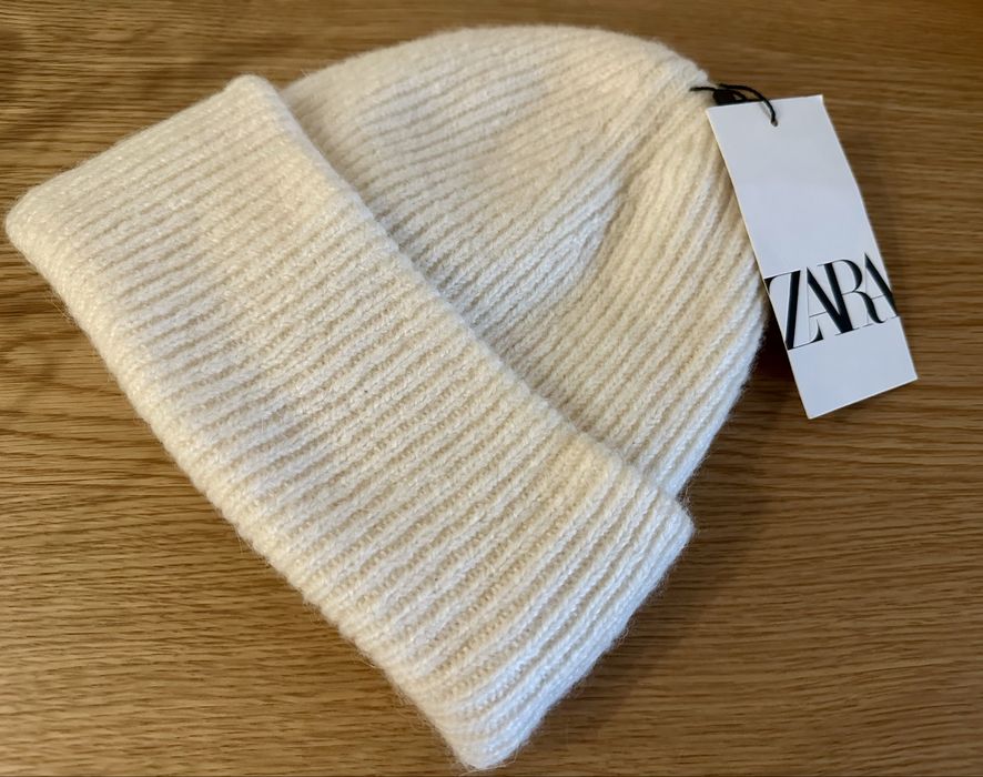 Женская шапка Zara