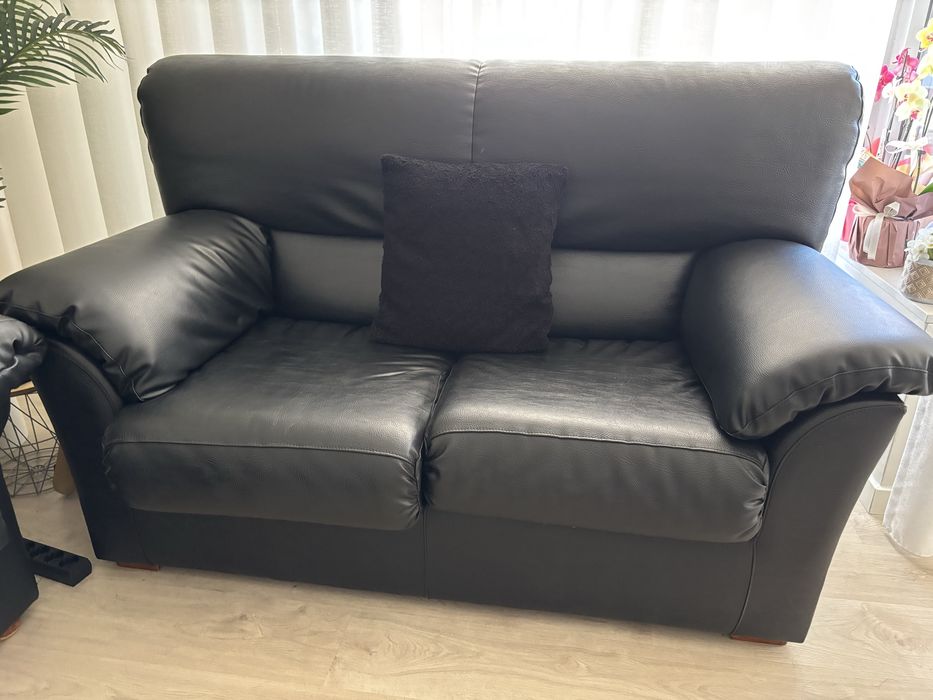 2 Sofas em pele, impecaveis! Motivo da venda, trocar de modelo e cor.