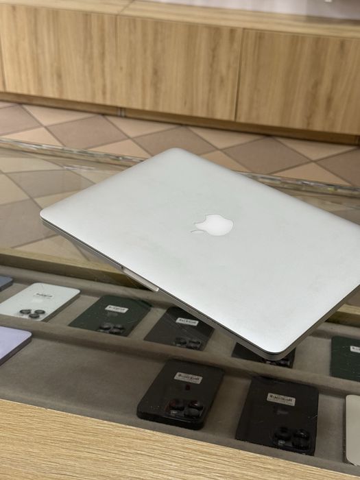 MacBook Pro 13 2015 i5 8/128Gb Silver