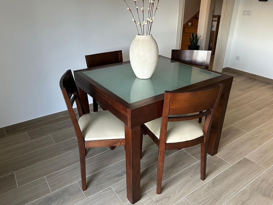 Mesa de sala (cadeiras não incluídas)