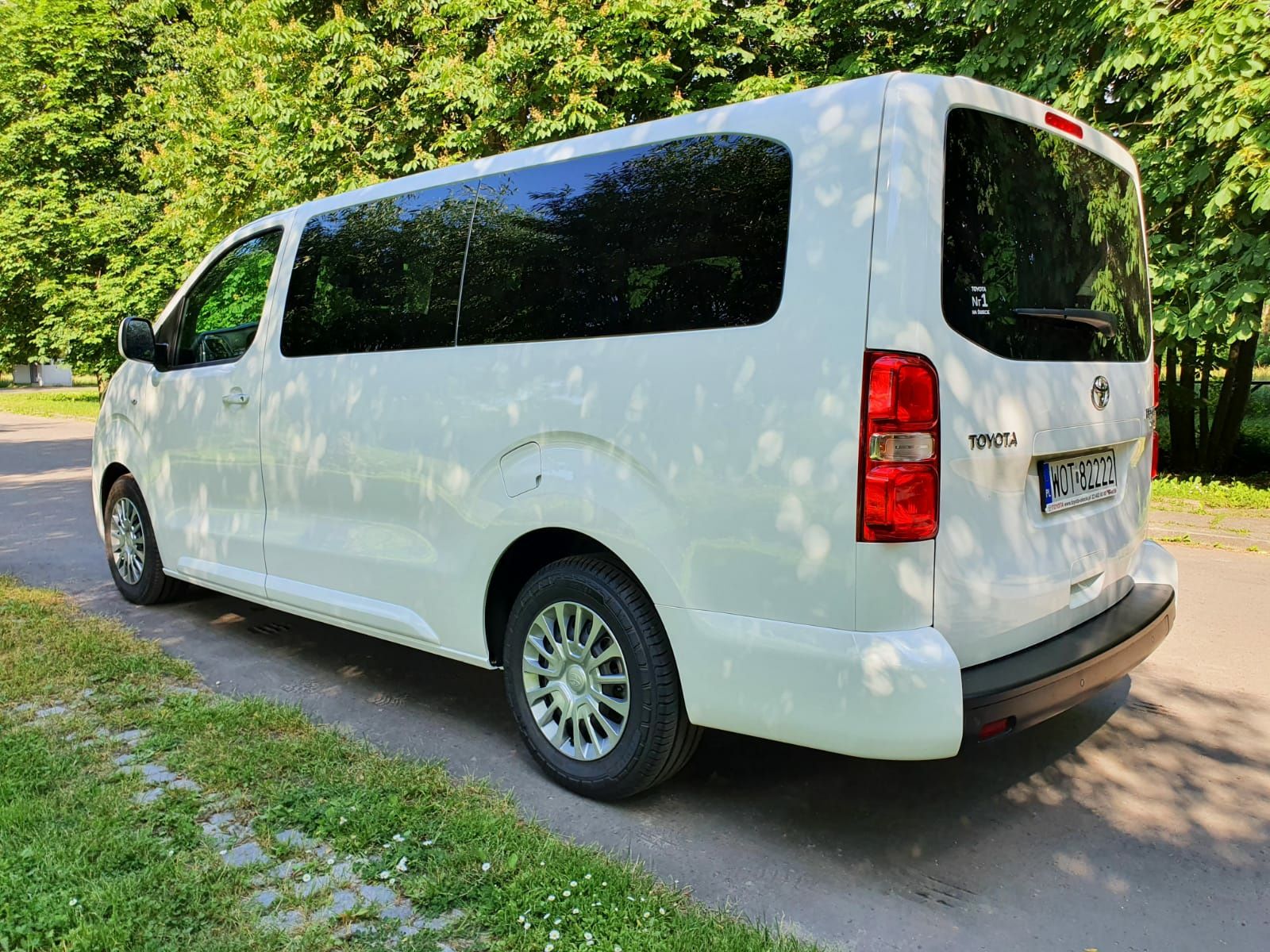 Wynajem Wypożyczalnia Toyota Proace Automat busa busów 9 osobowych