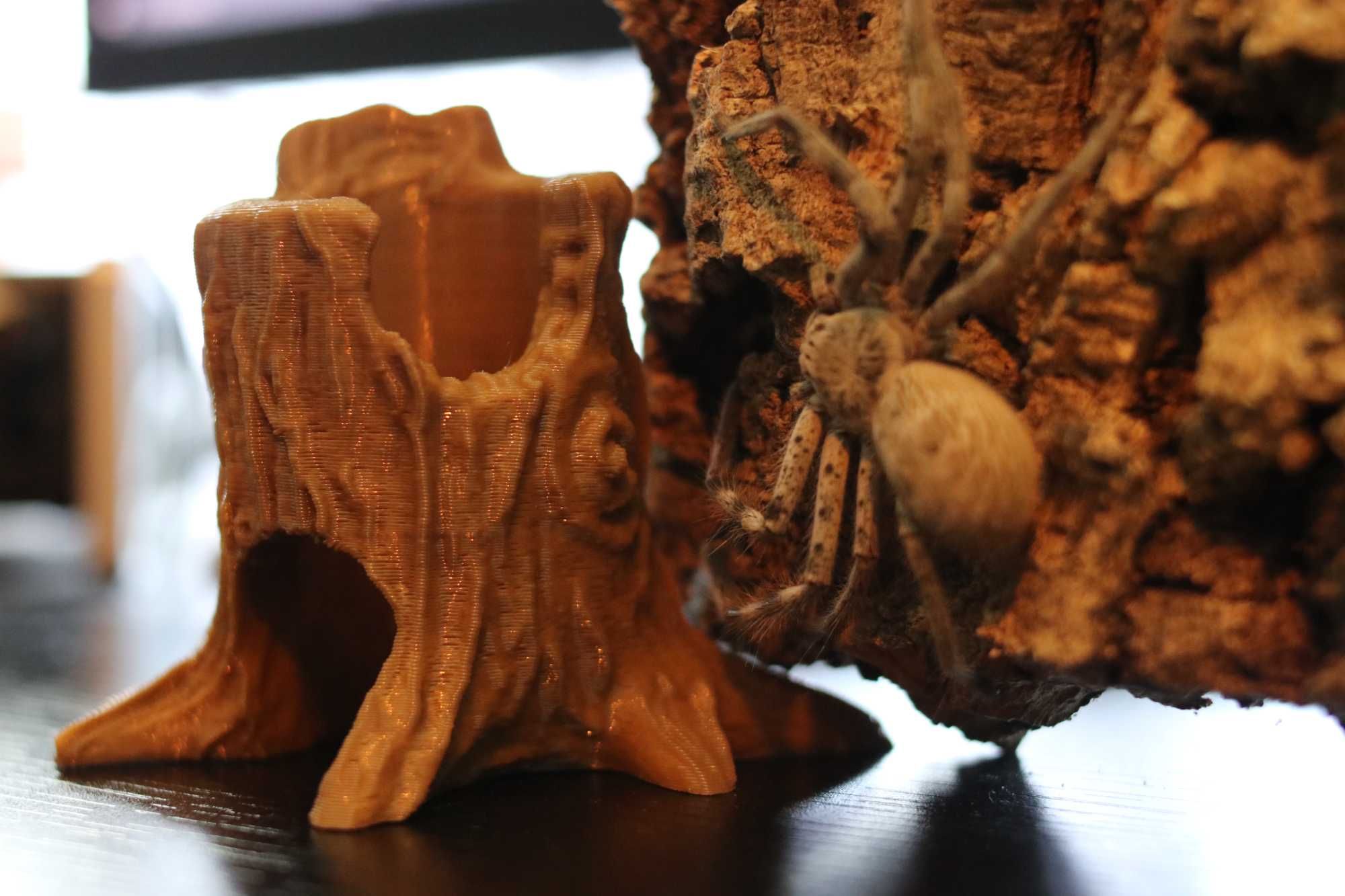 Akcesoria do terrarium - kryjówka dla pająków pień