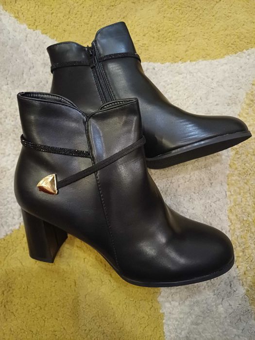 Нові черевички, чобітки демі 40р.