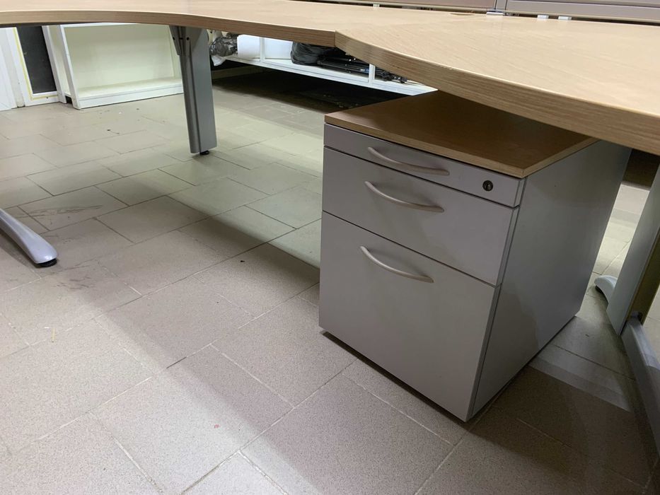 Стол офисный Steel Case(США) с перегородками Б/У в хорошем состоянии