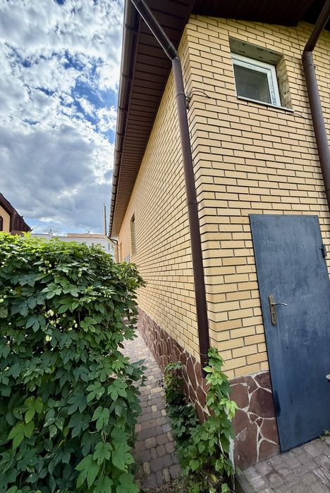 Оренда Комерція 97–290 м², Обухів - Школа