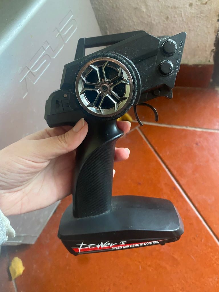 Comando rc para carro elétrico