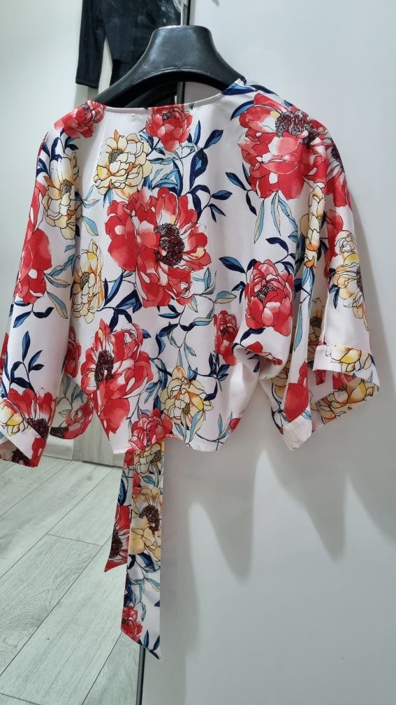 Bluzka w kwiaty Guess r. XS