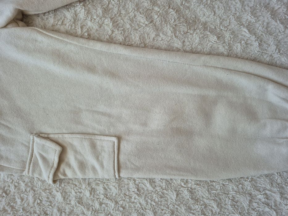 Beżowe dresowe spodnie