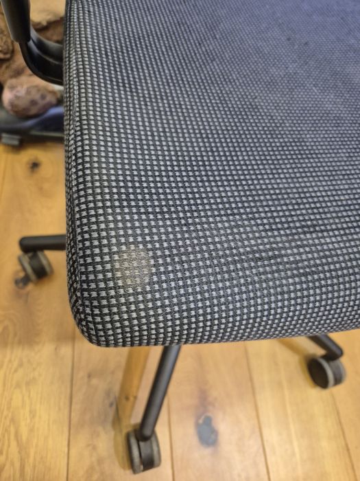 Fotel biurowy do pracy przy komputerze grafitowy obracany