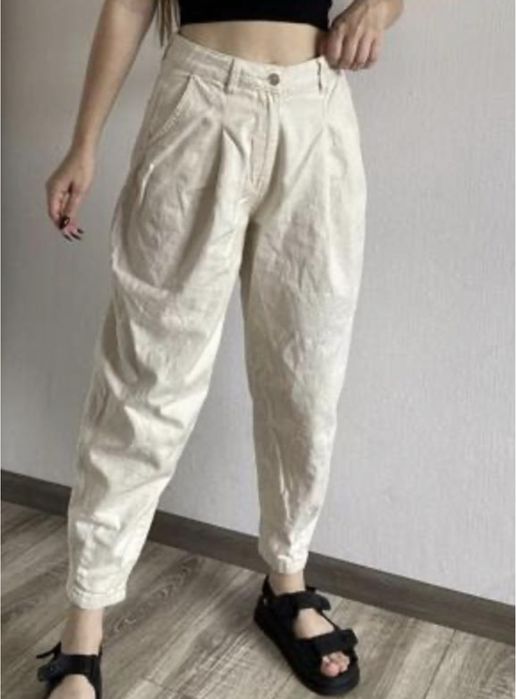 Стильные молочные джинсы мом с защипами Denim co