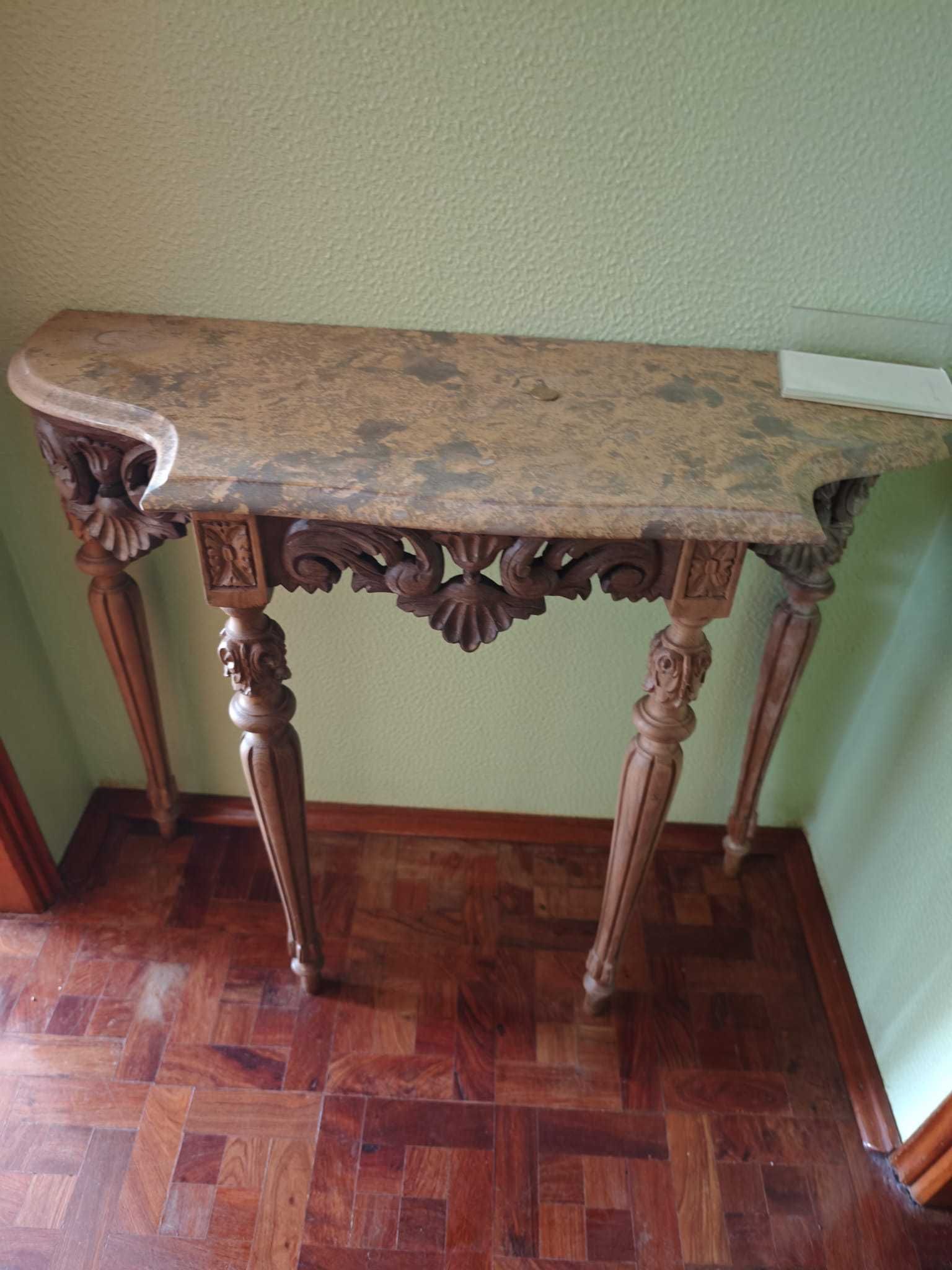 Mesa de Madeira e Granito