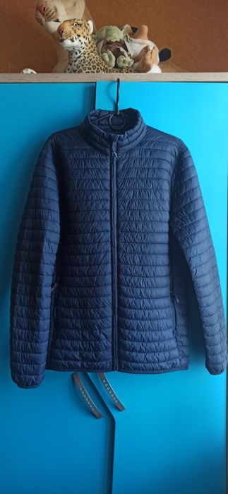 Продам  зимові та демісезонні курточки.