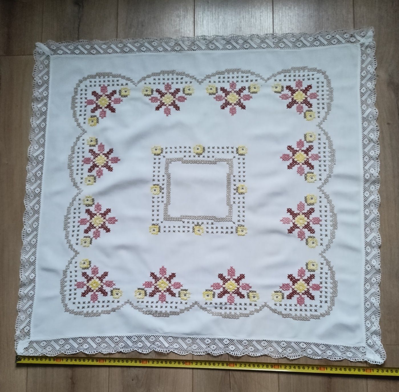 Obrus bawełniany , ręcznie haftowany - 76 x 70 cm