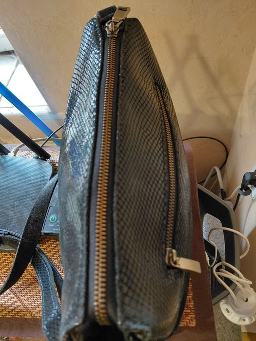 Шкіряна чорна жіноча сумка