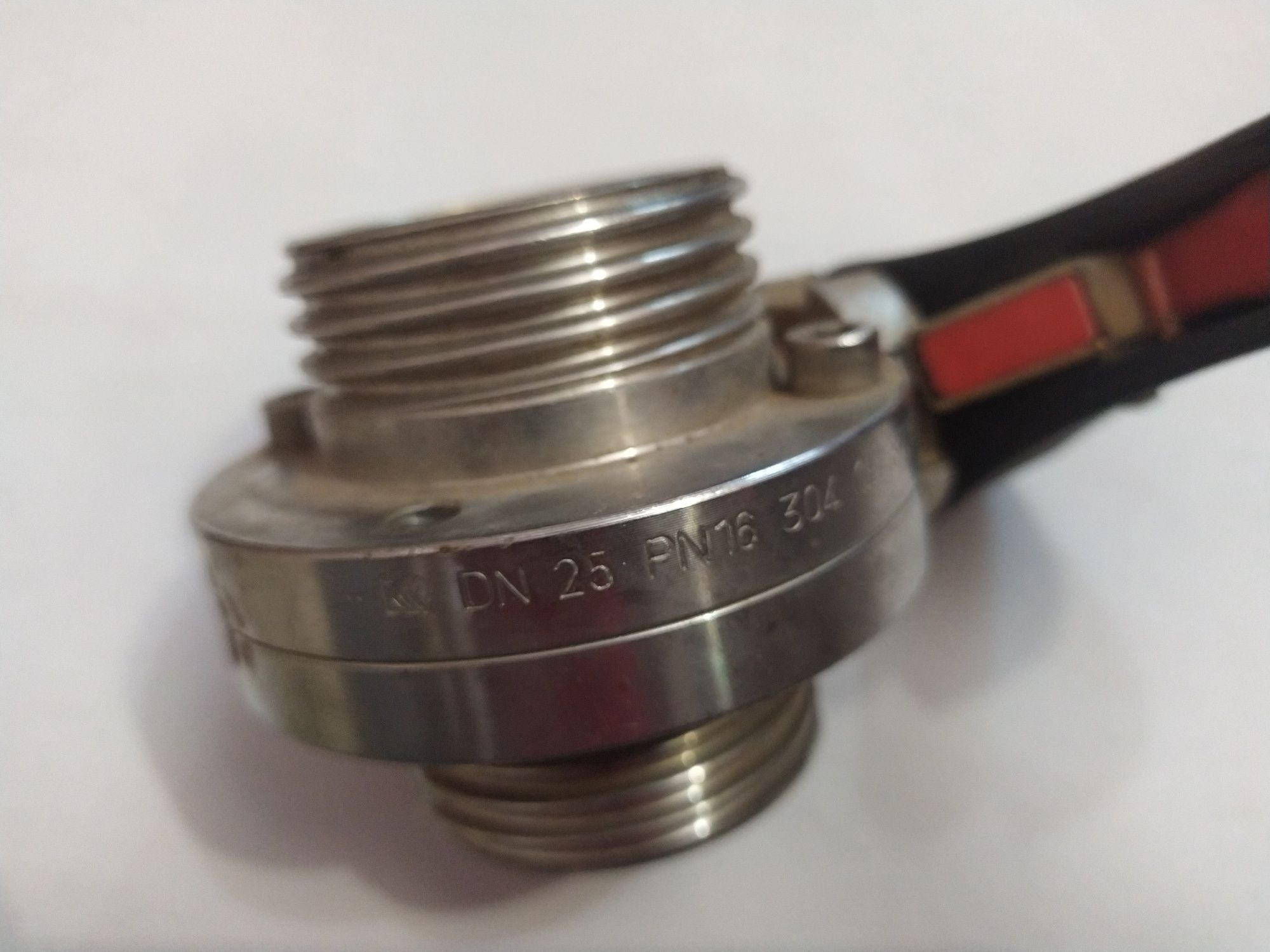 Краны дисковые нержавеющая сталь dn25 и dn32.