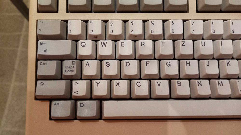 Commodore Amiga A500, Rom 1.2 com teclado Hi-Tek