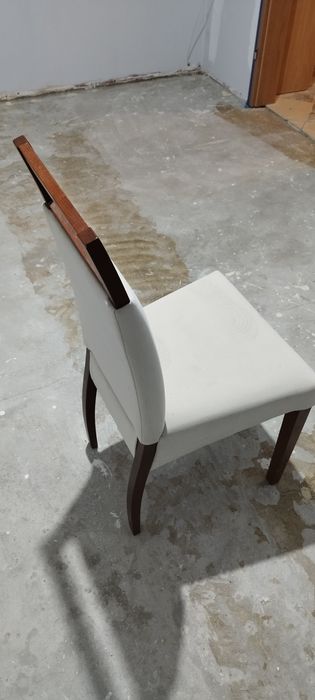 Cztery krzesła używane oddam