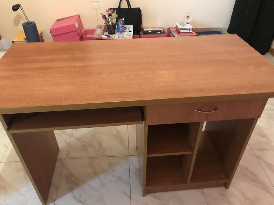 Vendo secretária madeira como nova