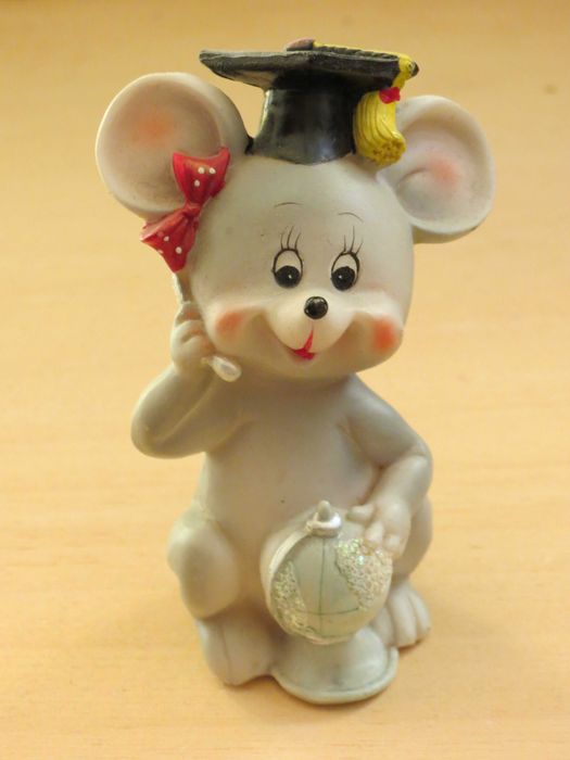 Мышонок бакалавр ! статуэточка
