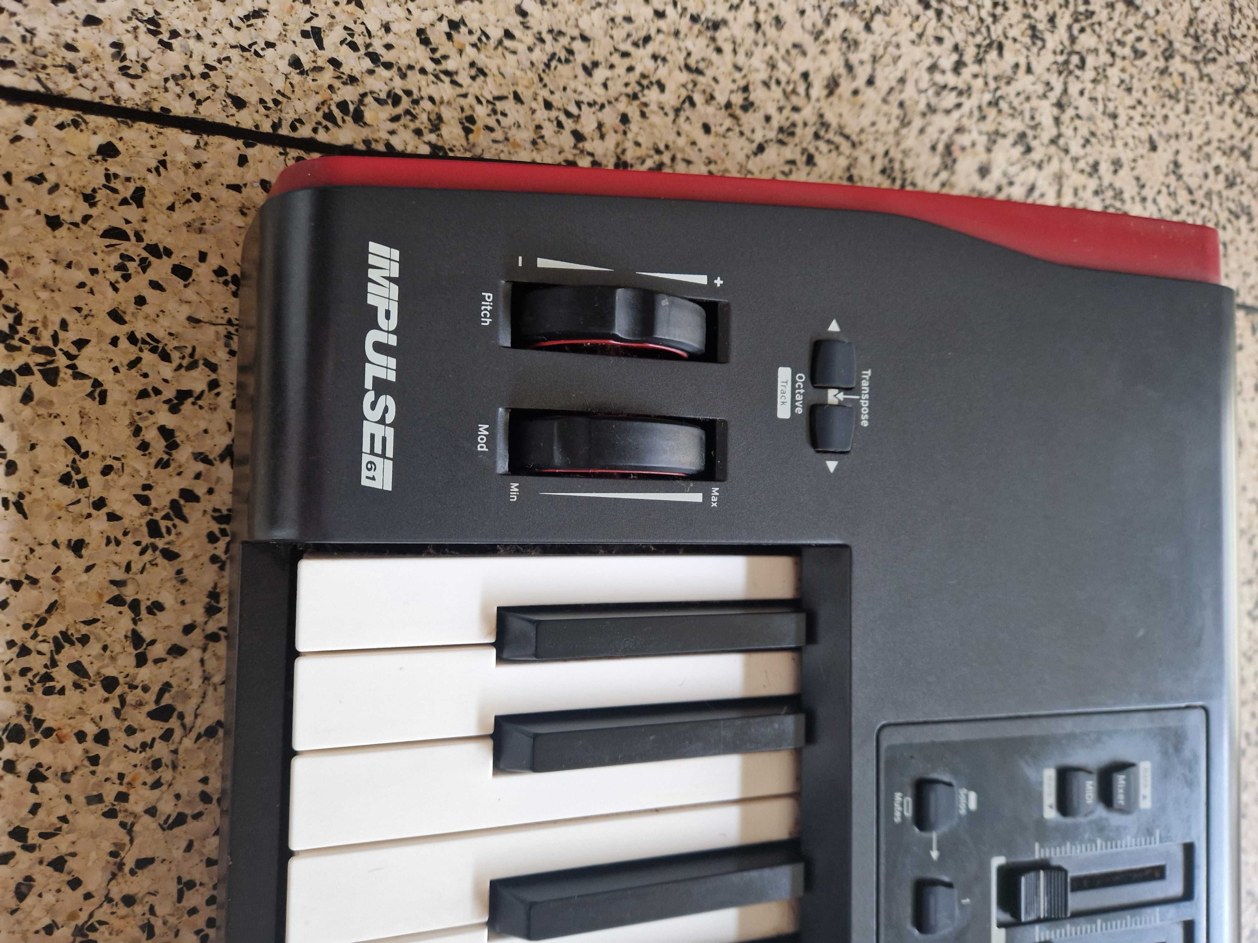 Teclado Controlador MIDI Novation Impulse 61