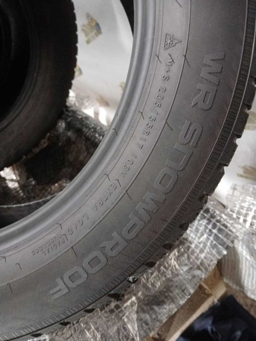 Шини Nokian 235/55R17. 4шт. Зима (0377)