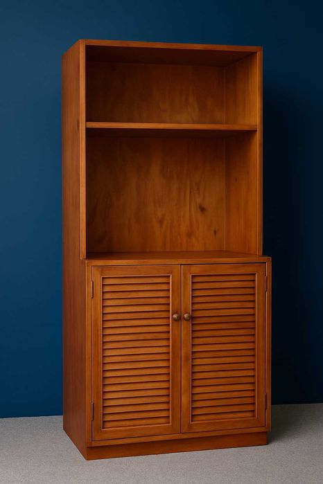 Móvel Rústico em Madeira Maciça com Prateleira e Portas Ripadas