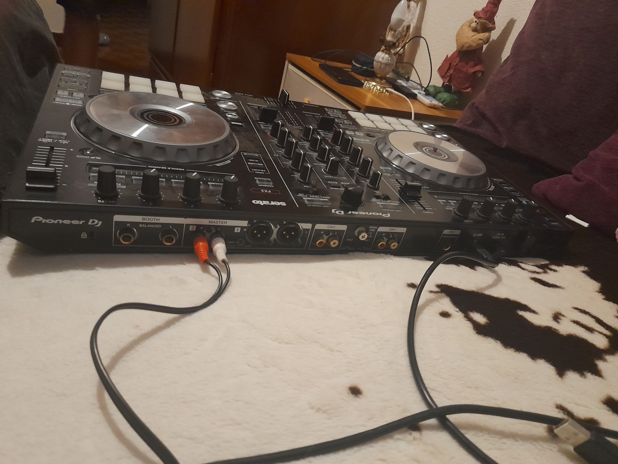 Mesa de DJ pioneer DDJ-SR2