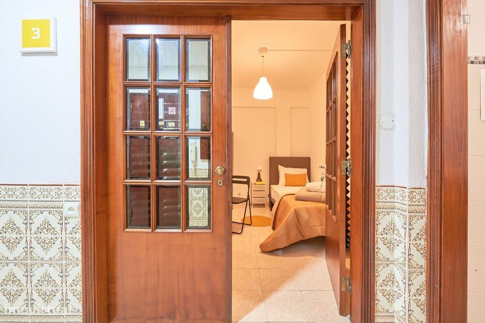 271665 - Quarto com cama de solteiro em...