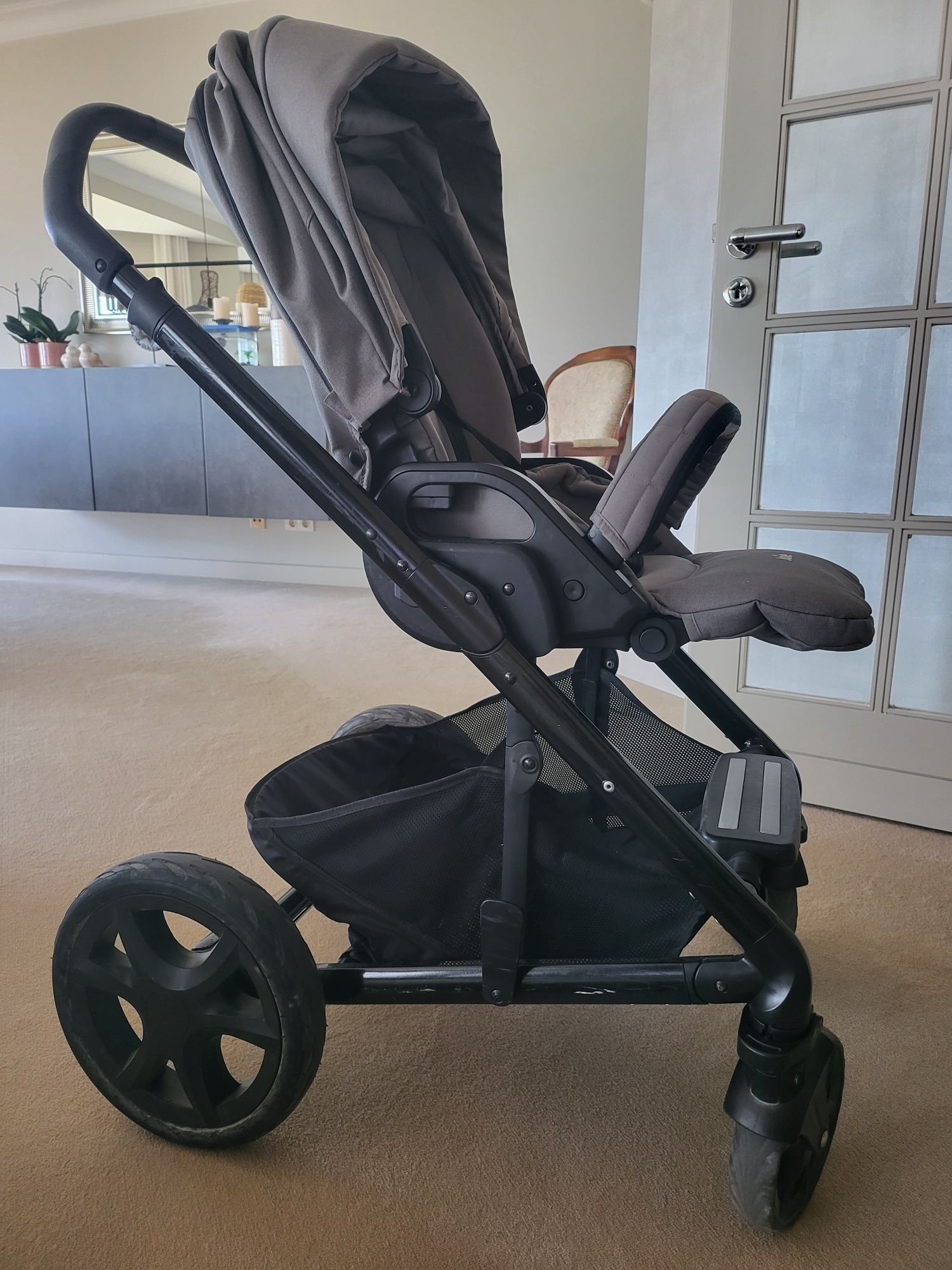 Trio para bebê Joie (ovo com isofix, alcofa e carrinho de passeio)