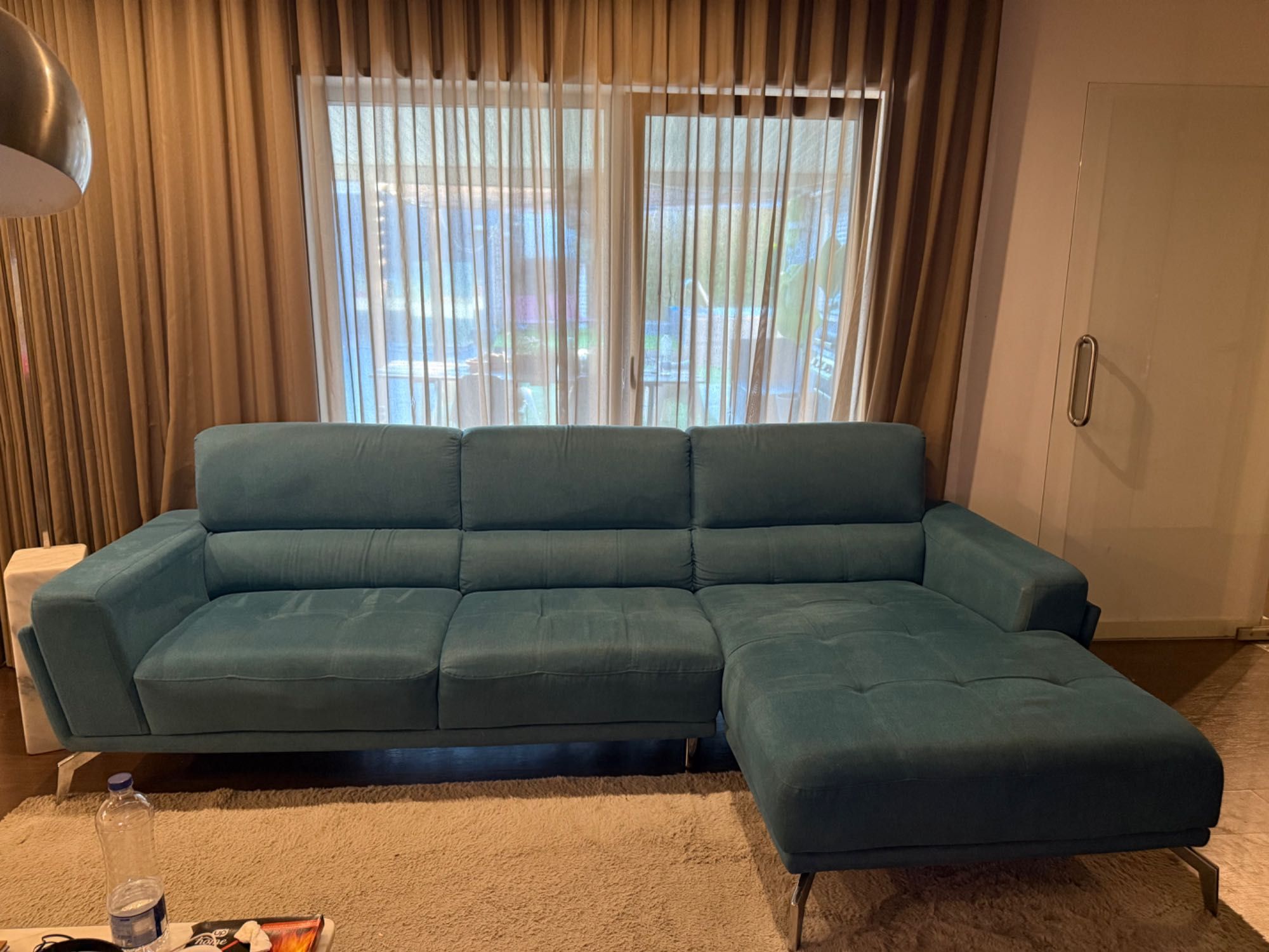 Sofá com chaise long