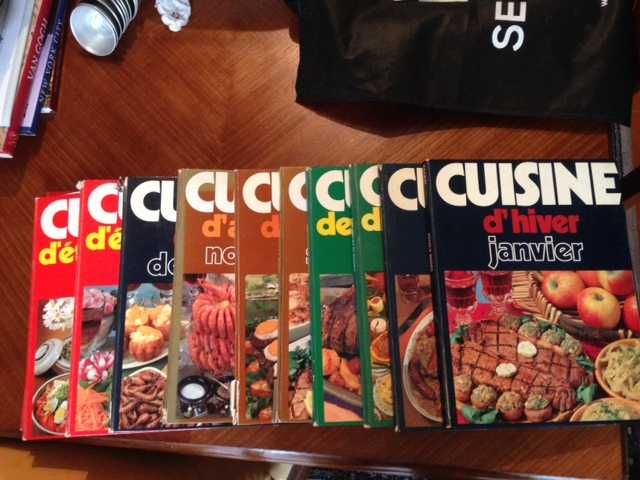 11 livros de cozinha francesa com muitas ilustrações.